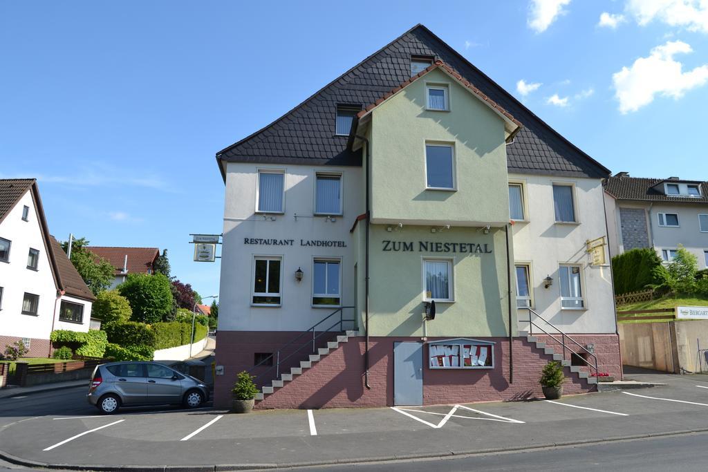 Landhotel Zum Niestetal Екстер'єр фото