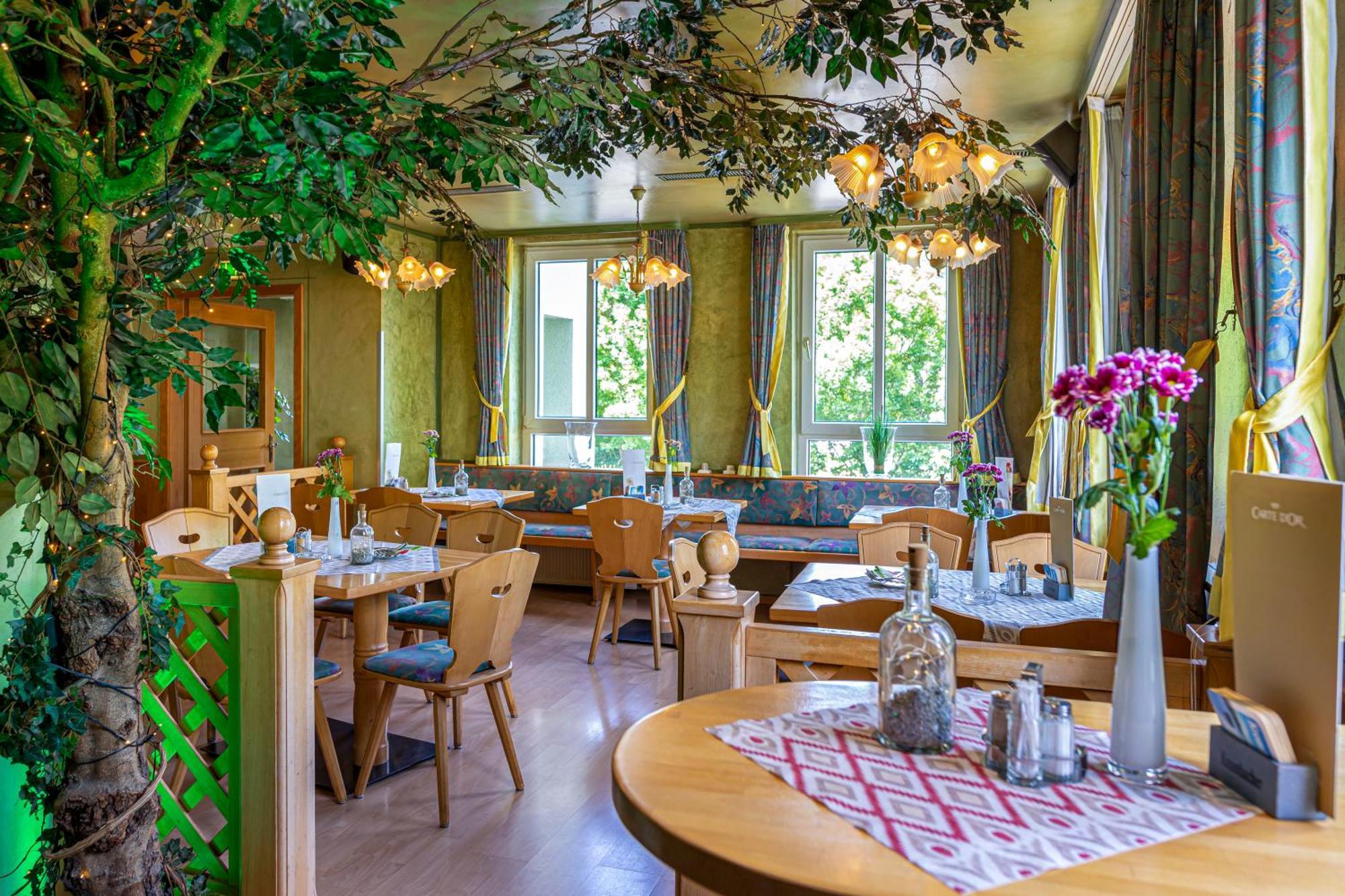 Landhotel Zum Niestetal Екстер'єр фото