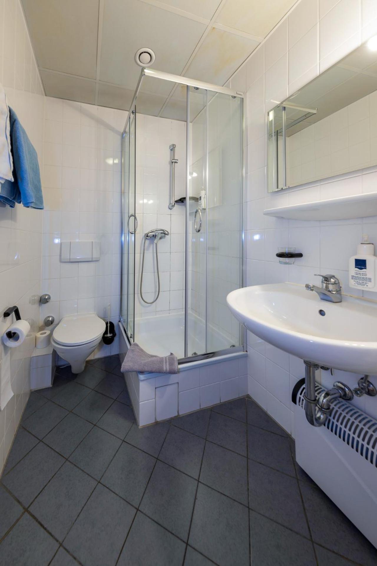 Landhotel Zum Niestetal Екстер'єр фото