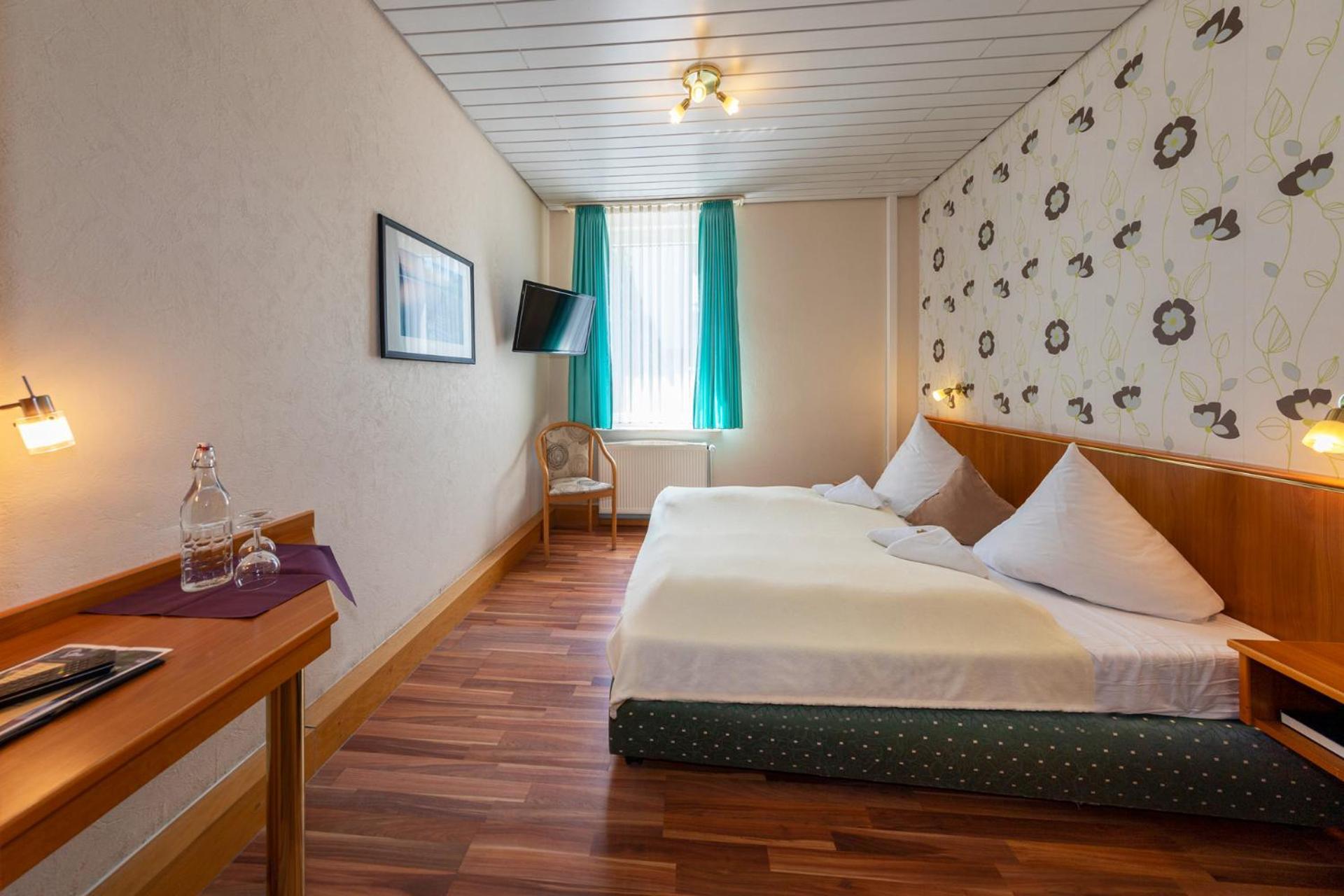 Landhotel Zum Niestetal Екстер'єр фото