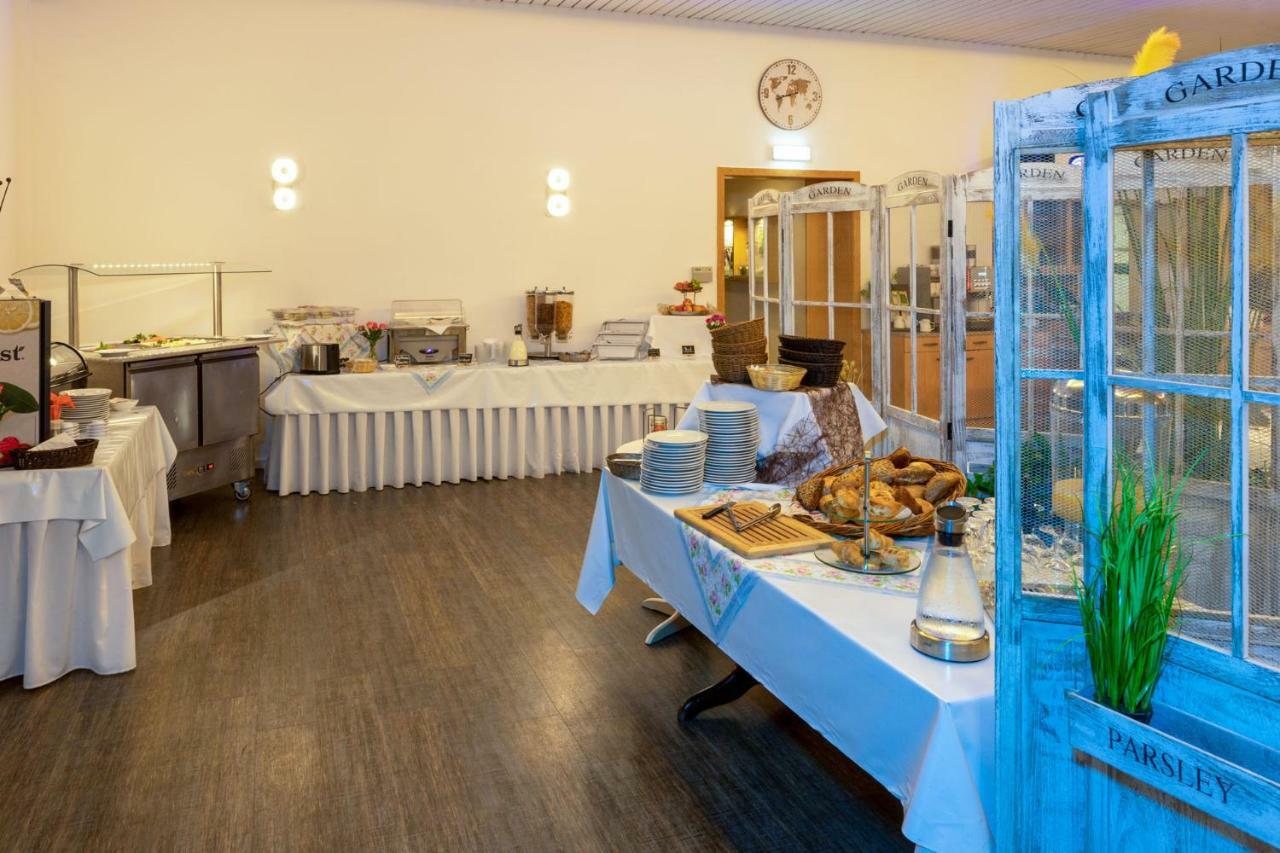 Landhotel Zum Niestetal Екстер'єр фото